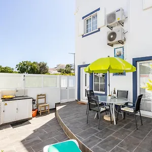 Holiday home Newly Renovated 2 Bedroom Townhouse - Close To