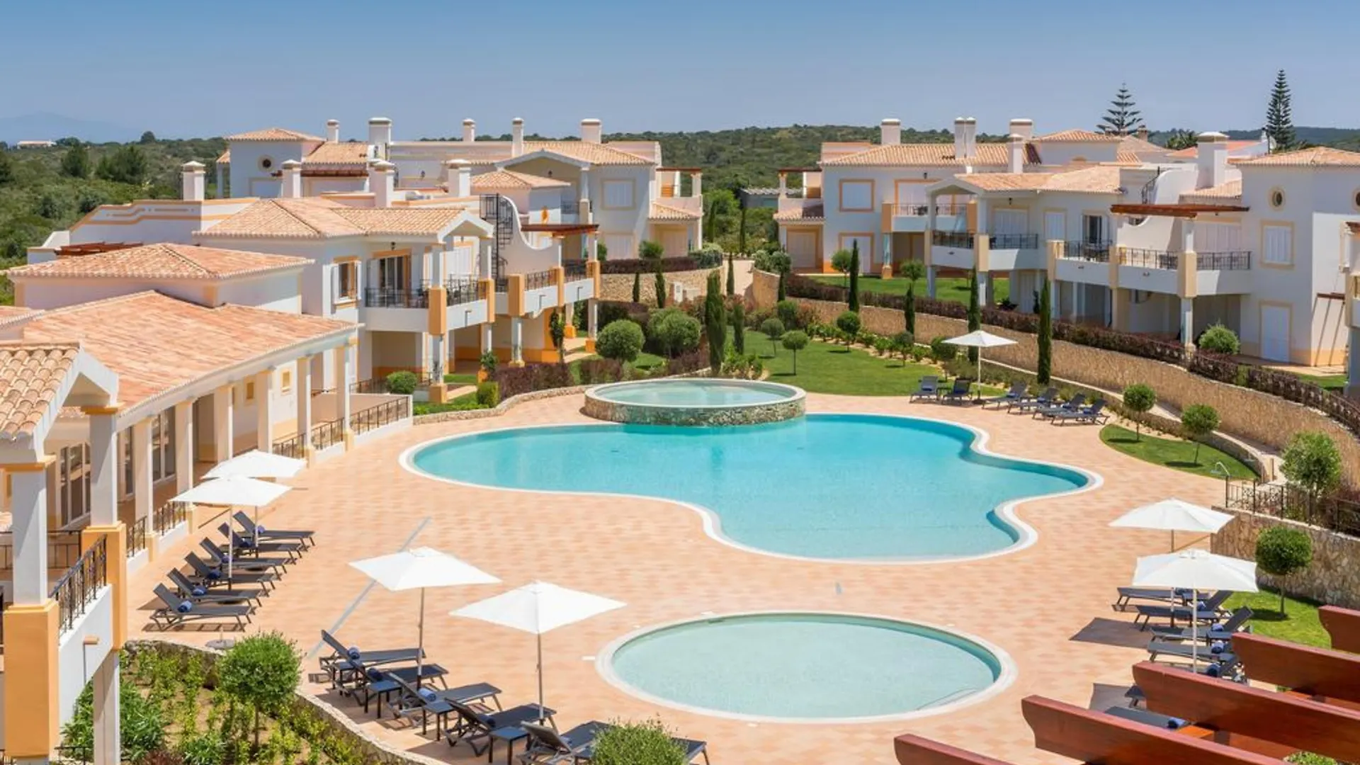 Nau Salema Beach Village