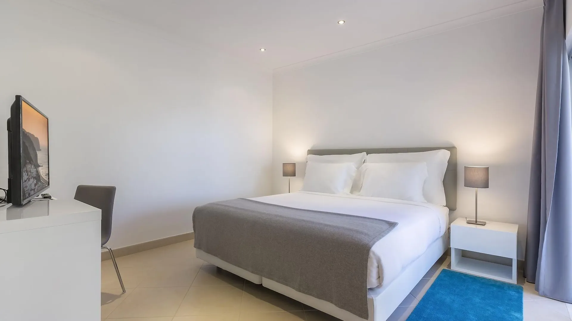 Nau Salema Beach Village 4*,