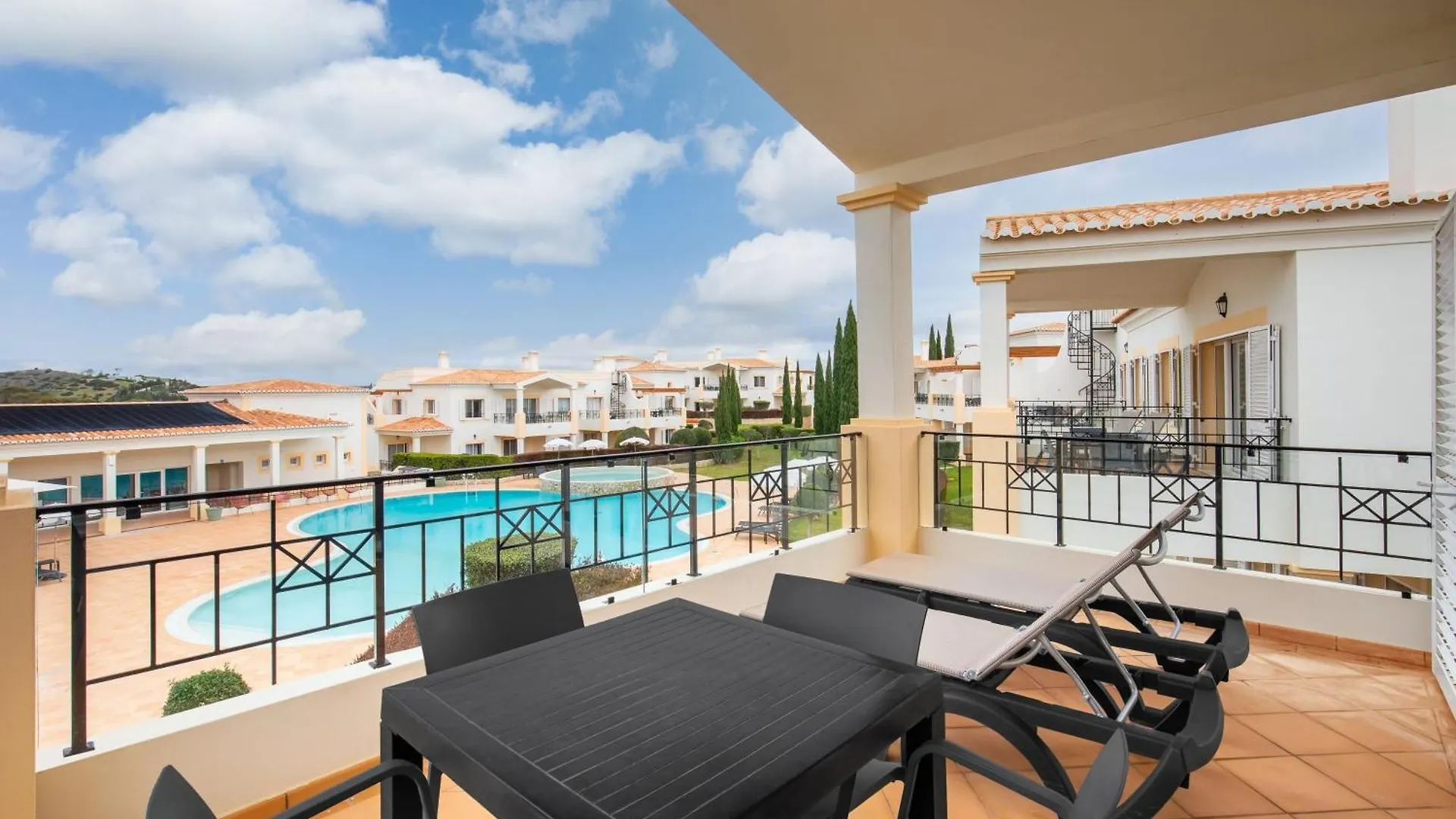 Nau Salema Beach Village